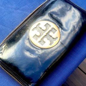 TORY BURCH ZIP AROUND WALLET